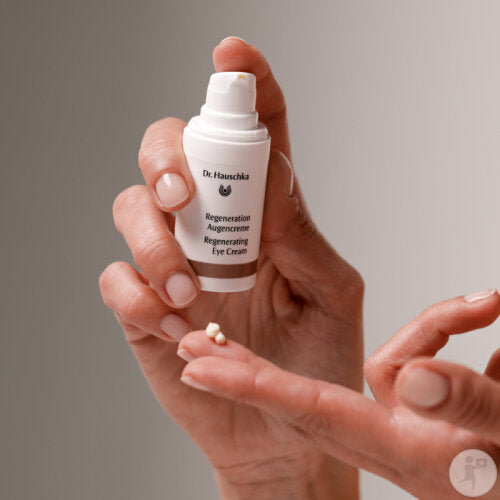 Crème pour le contour des yeux Dr. Hauschka 15 ml